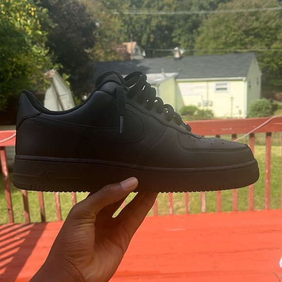 Hi my name is Denille I have these Nike black air force 1 that I don’t wear